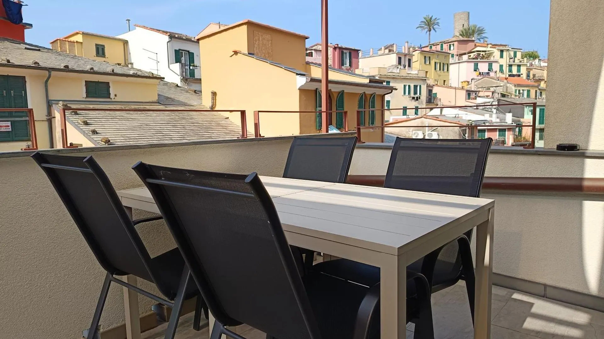 Santa Marta Rooms - Vernazza Gæstehus