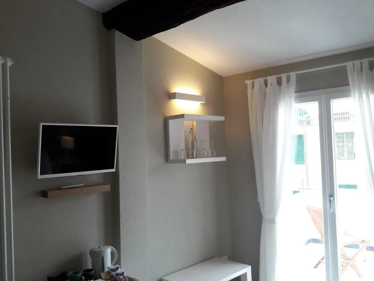 Santa Marta Rooms - Vernazza Gæstehus