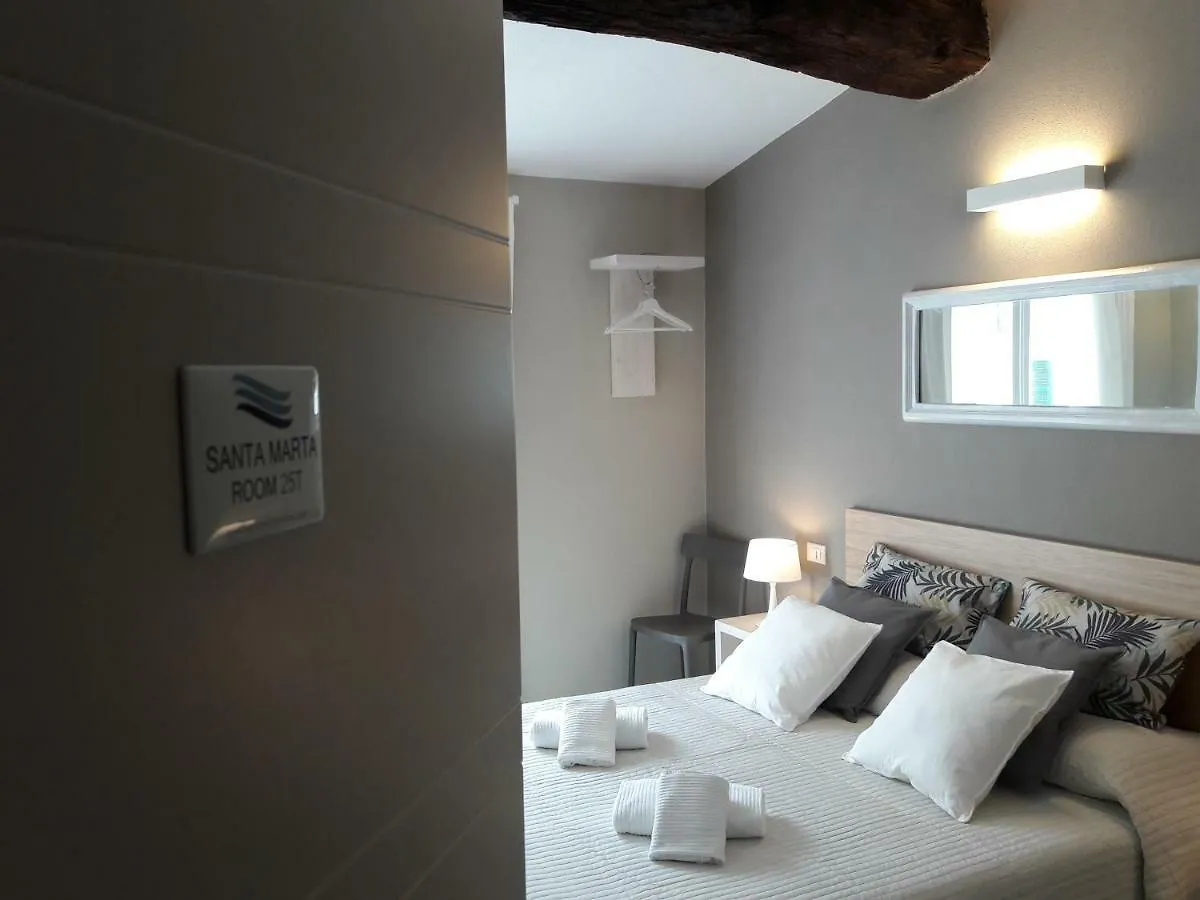 Santa Marta Rooms - Vernazza Gæstehus