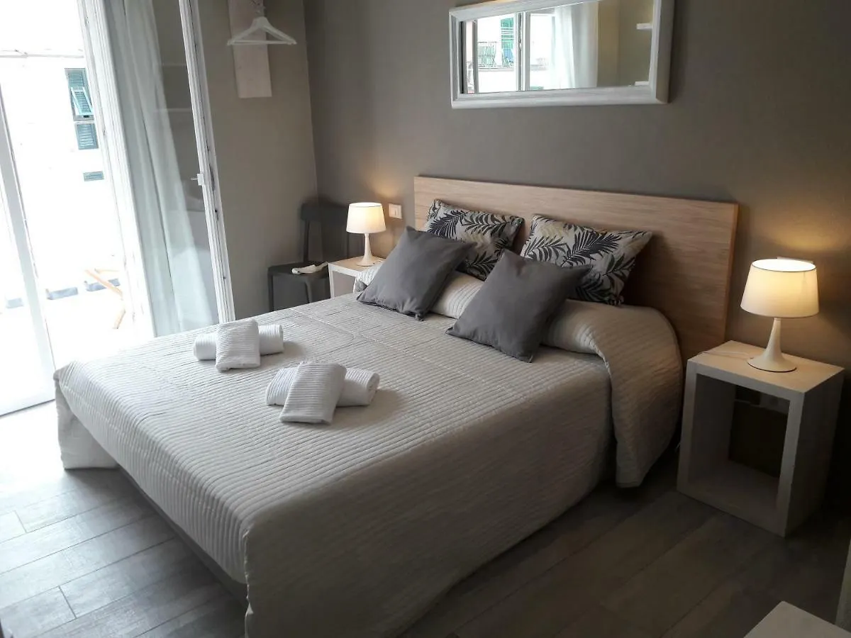 Santa Marta Rooms - Vernazza Gasthof